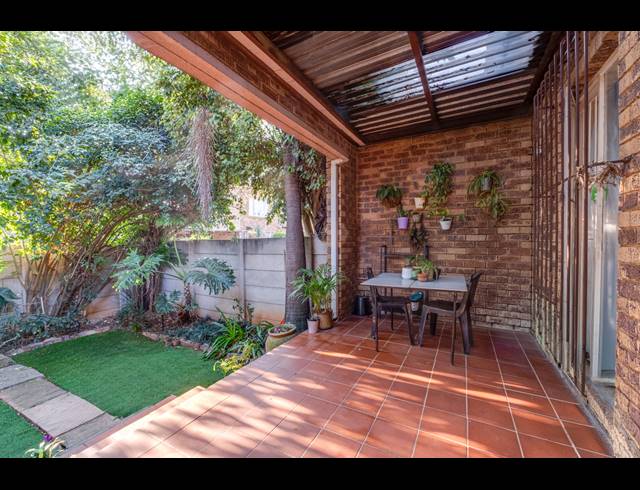2 BEDROOM TOWNHOUSE FOR SALE IN ALLEN'S NEK